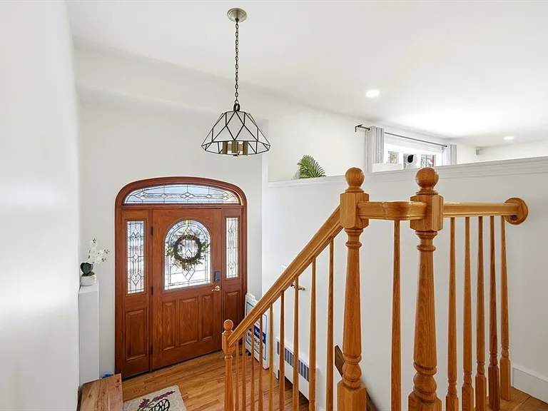 8 Phinney Rd — Photo 2