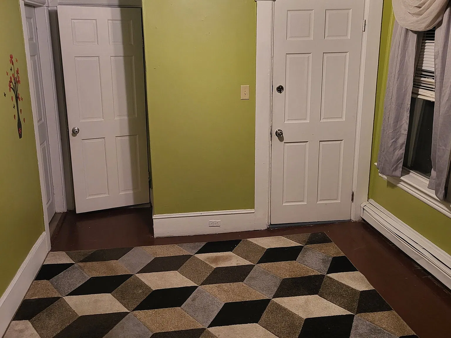 3 bed, 1200 sqft, $2,200 — Photo 3
