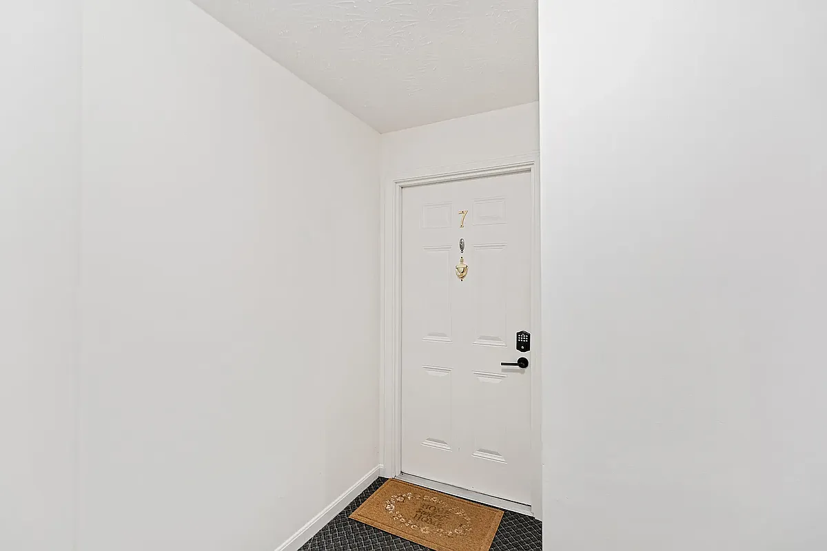 Building Photo - 315 Maiden Ct #7A