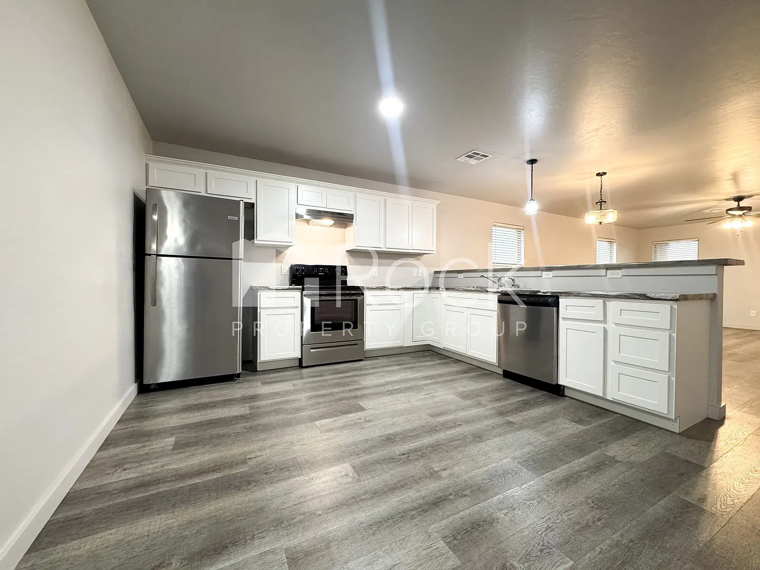 Spacious 2 Bedroom 2 Bathroom Duplex available now! — Photo 4