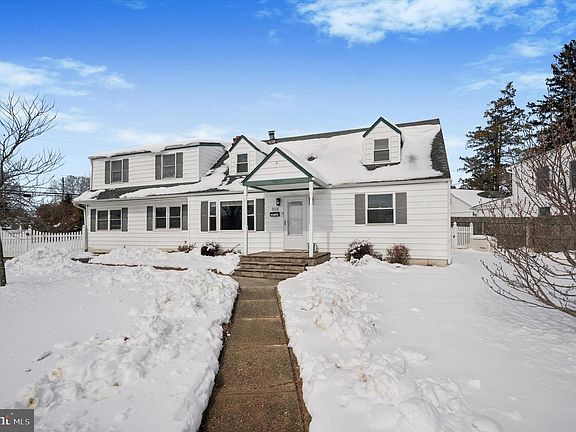 2nd image of 513 Stewart Rd