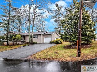 72 Mount Pleasant Ave, Edison, NJ 08820