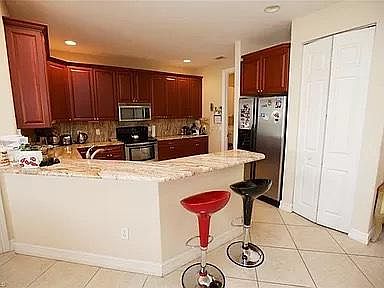 4th image of 3019 Chiquita Blvd S