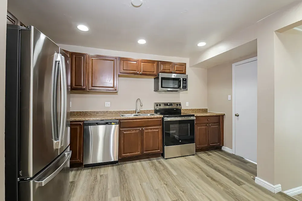 3 bed, 1.5 bath, 1227 sqft, $1,300 — Photo 3