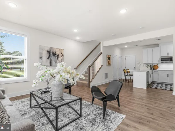 238 Van Buren St, Herndon, VA 20170
