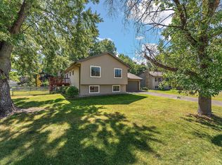 822 98th Ln NE, Blaine, MN 55434