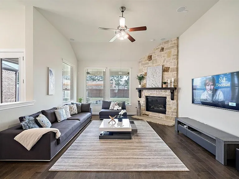 8915 Leaning Hollow Ln #8915 — Photo 5