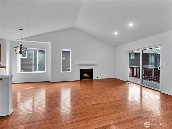 3rd image of 5009 50th Avenue SE