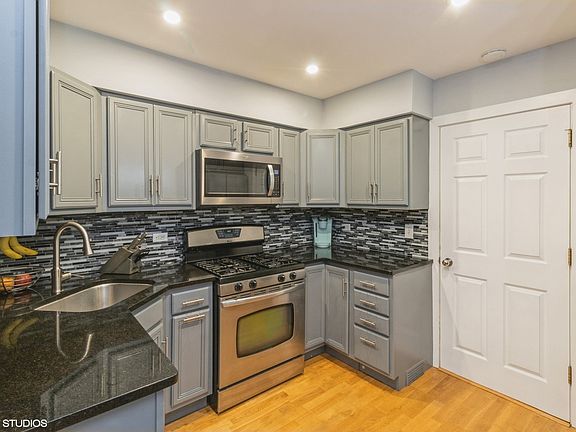 4th image of 24 S Stonington Dr