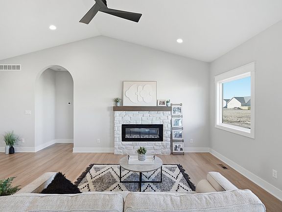 5th image of 1570 NW Parkside Ln