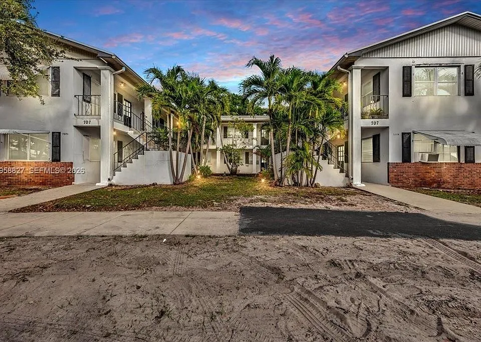 707 S 19th Ave #4