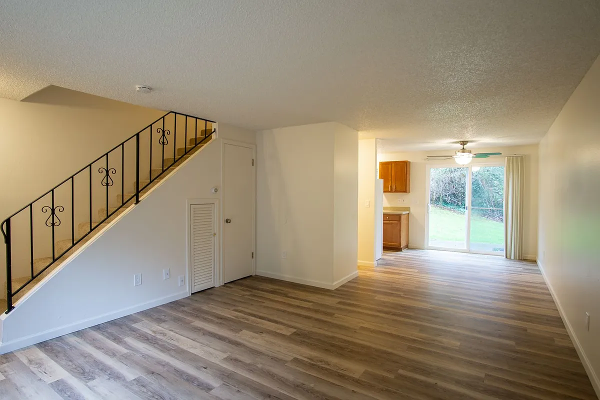 Building Photo - 3595 Cedaroak Dr #19