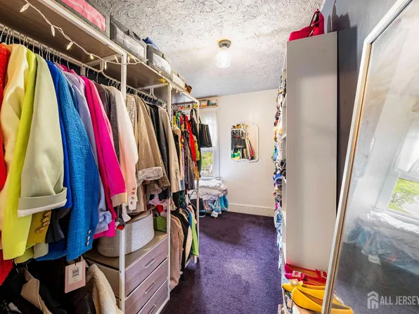 11 Jean Ct, Woodbridge, NJ 07095