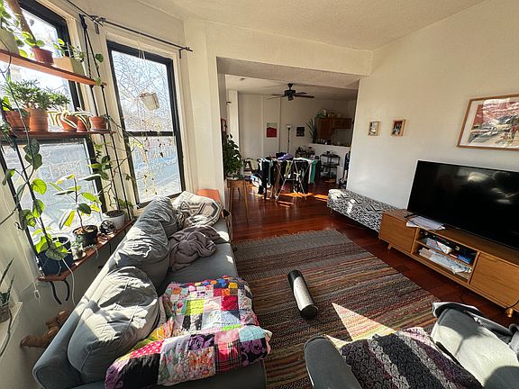 4th image of 2 Hine Pl APT 2A