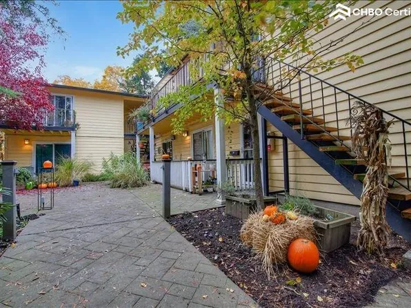 3561 SW Troy St APT 5, Portland, OR 97219