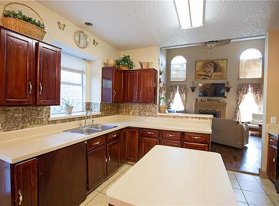 3rd image of 922 Sako Ln