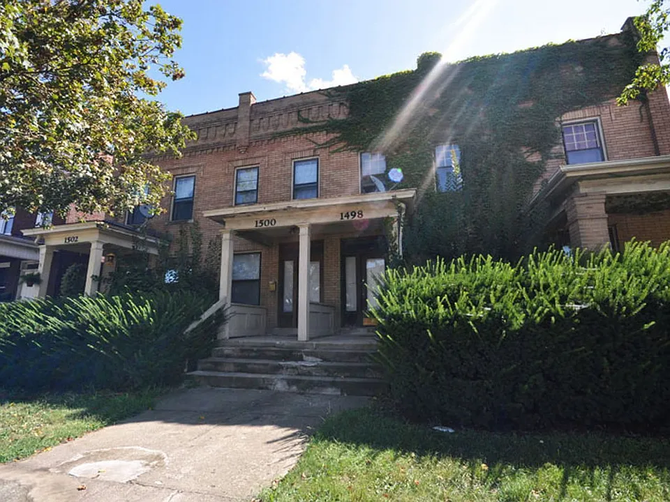 1498 Summit St