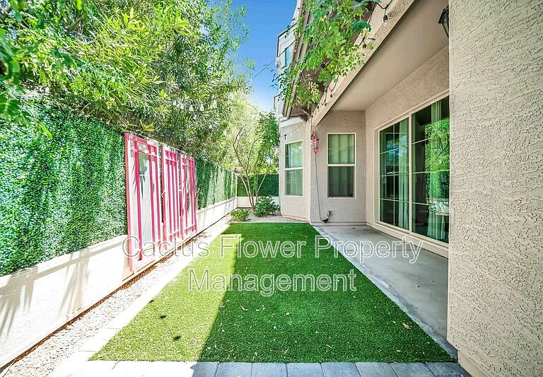 3067 N 33rd Pl — Photo 40