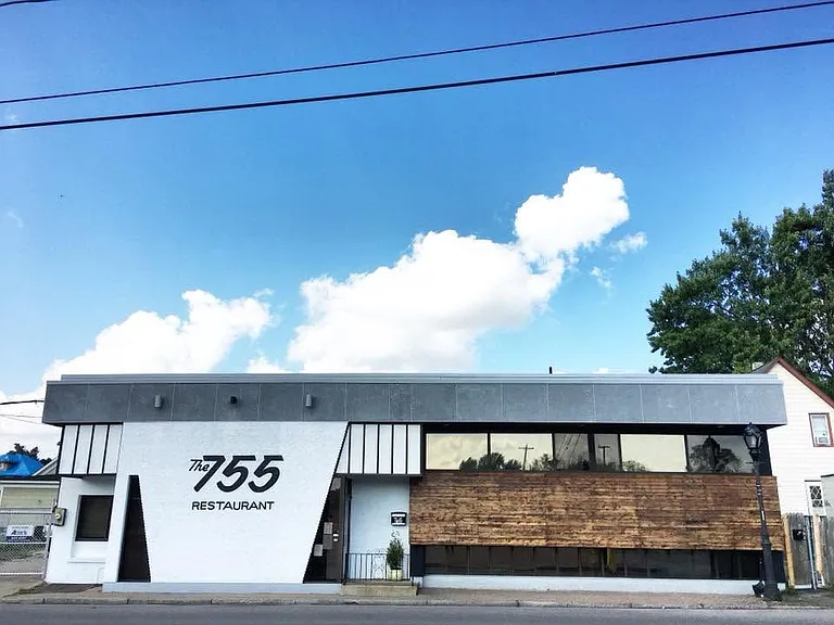 755 W Market St — Photo 8