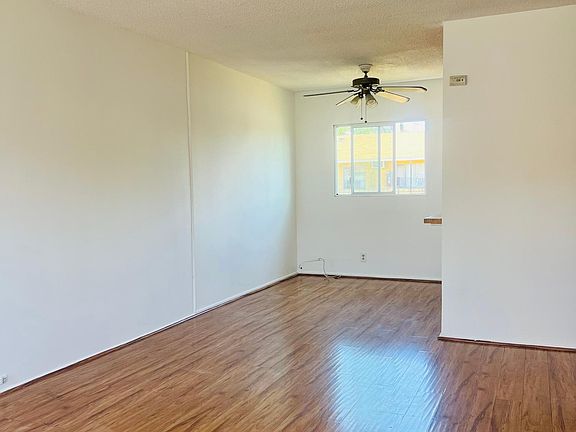 3rd image of 13125 Vanowen St #5