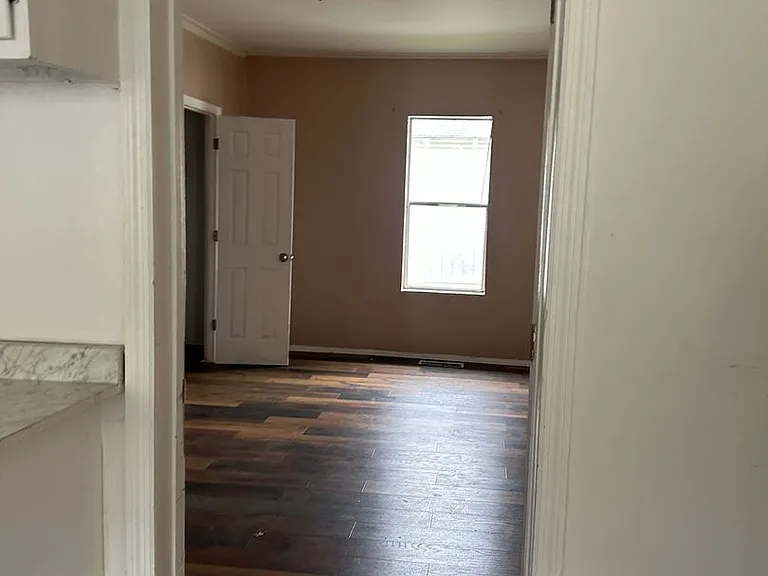 1304 Avenue G — Photo 7