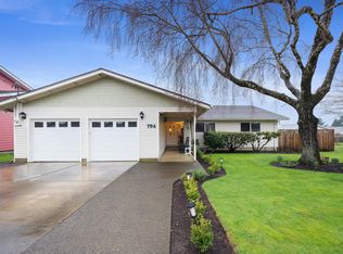 704 Ash Ave, Tillamook, OR 97141