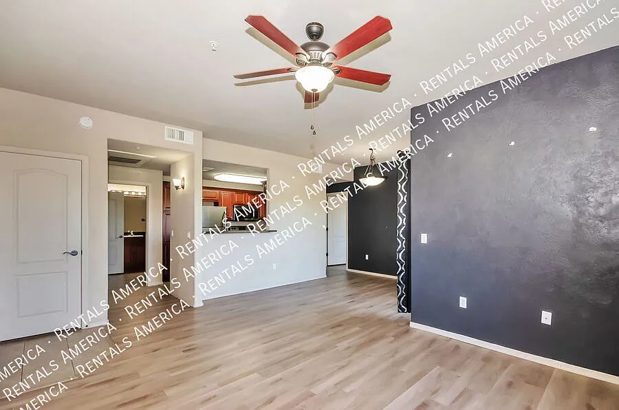 Building Photo - 2550 E River Rd #20305