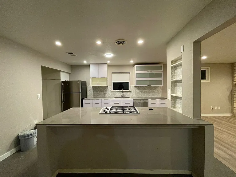 7904 Scotland Yard — Photo 1