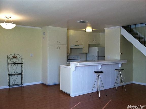 2nd image of 4431 Palm Ave APT 2