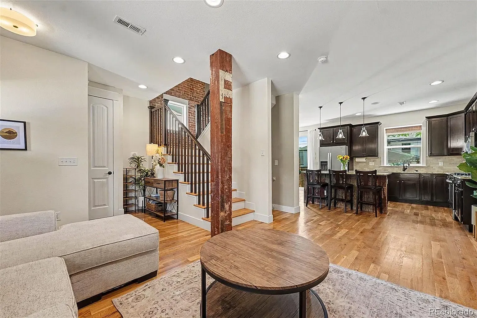 4 bed, 3.5 bath, 2100 sqft, $4,200 — Photo 3