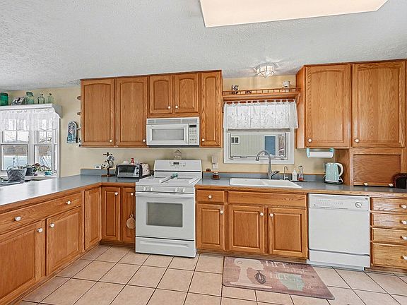 2nd image of 5201 12 1/2 Mile Rd