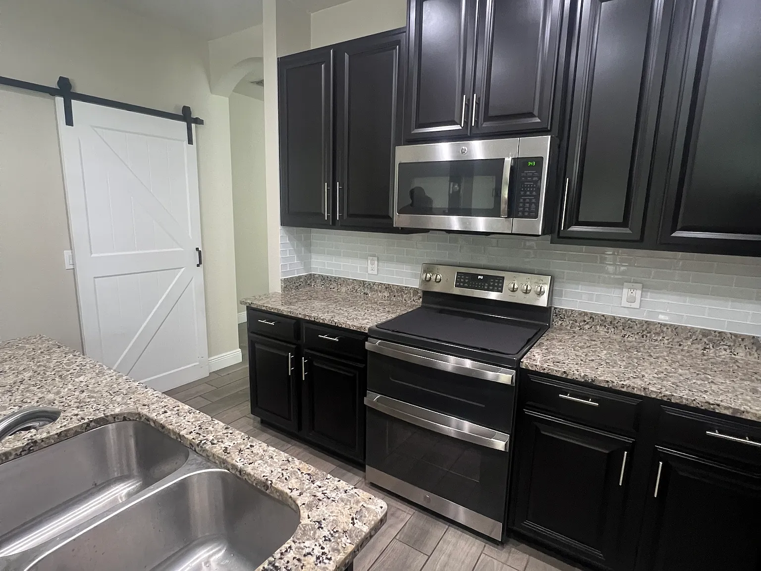 3 bed, 1899 sqft, $2,800 — Photo 4