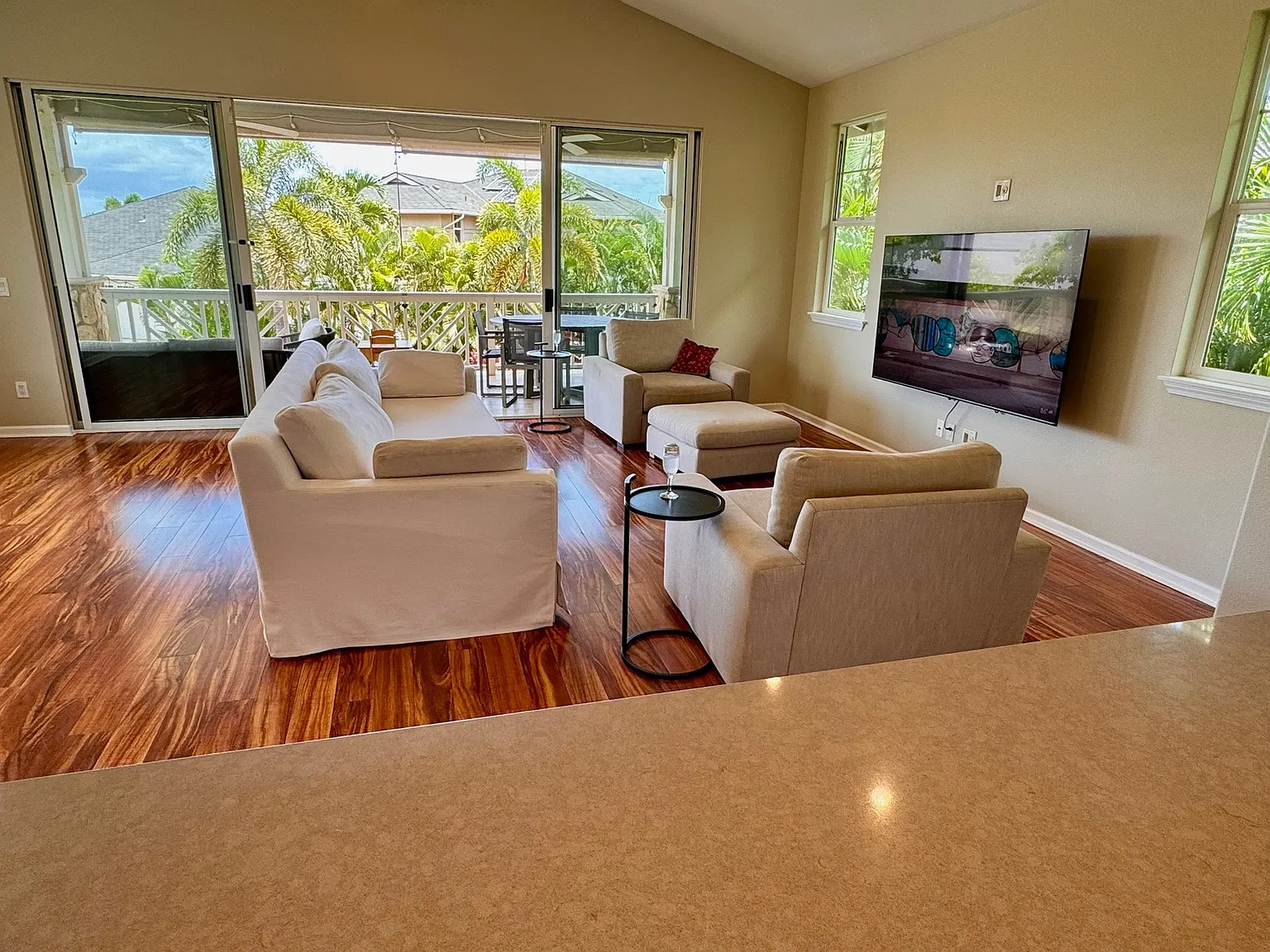 5 bed, 2456 sqft, $8,500 — Photo 3