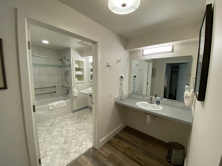 1818 Harvard Ave #102 — Photo 17