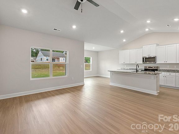 3rd image of 1109 Elyan St
