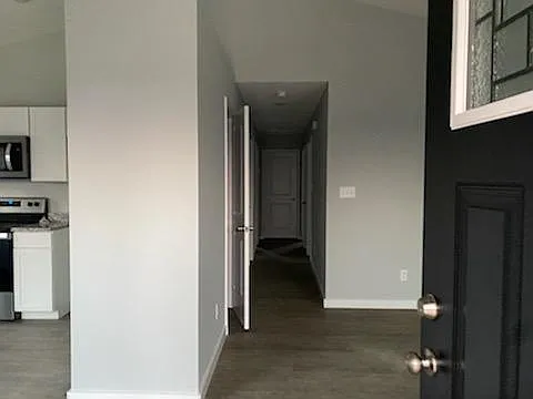 3 bed, 1200 sqft, $2,104 — Photo 4