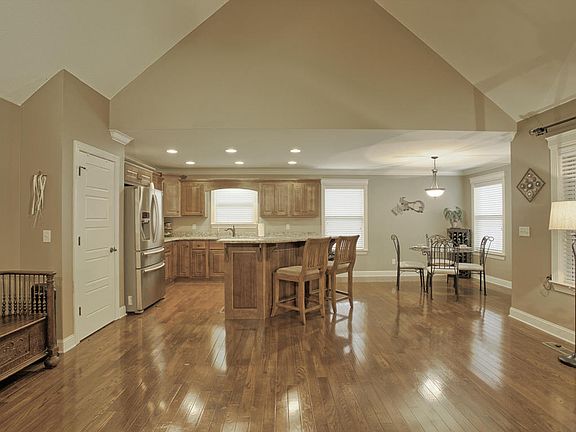 5th image of 3514 Willow Lake Cir