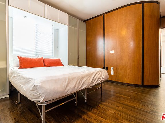 5th image of 363 Rose Ave #2