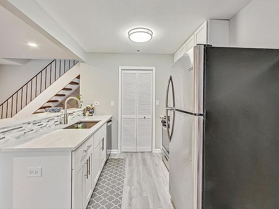 5th image of 419 Sidney Ave Unit B