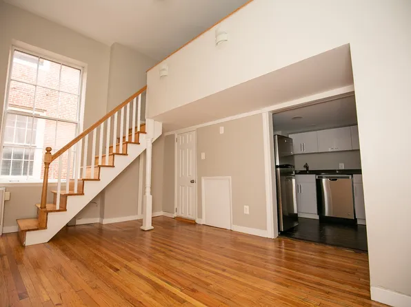 927 Pine St APT 202, Philadelphia, PA 19107