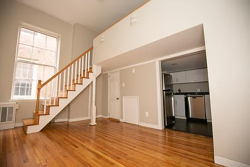 927 Pine St #202 Photo 1