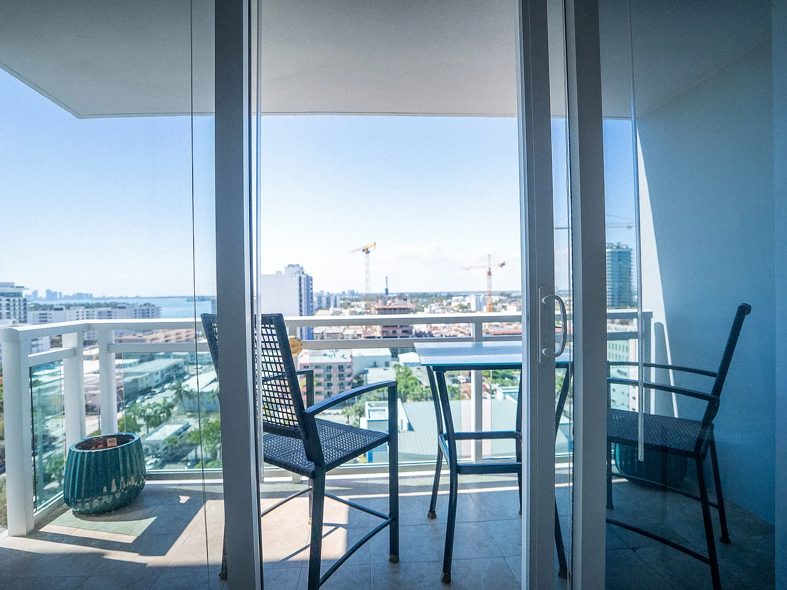 1 bed, 1.5 bath, 817 sqft, $3,800 — Photo 2
