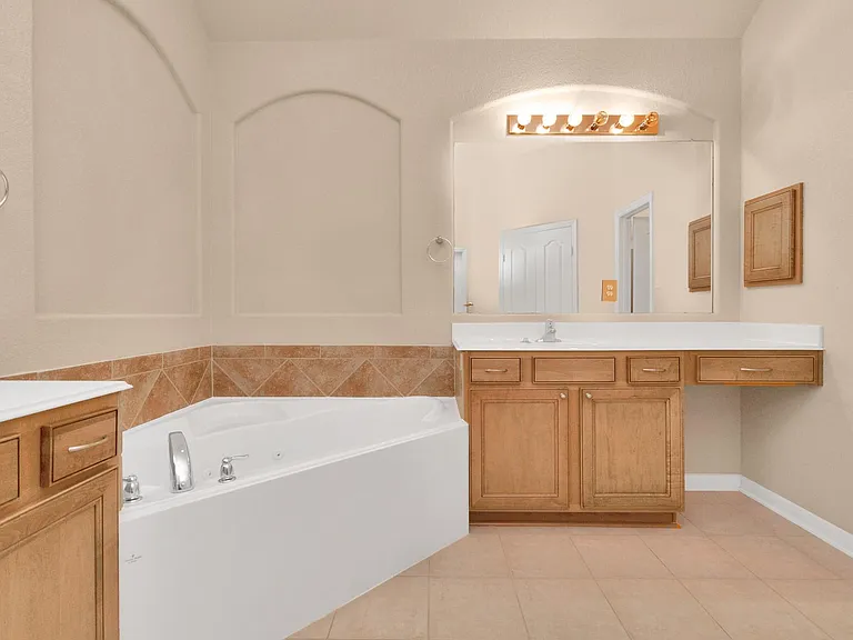 6630 Larocke Trl — Photo 34
