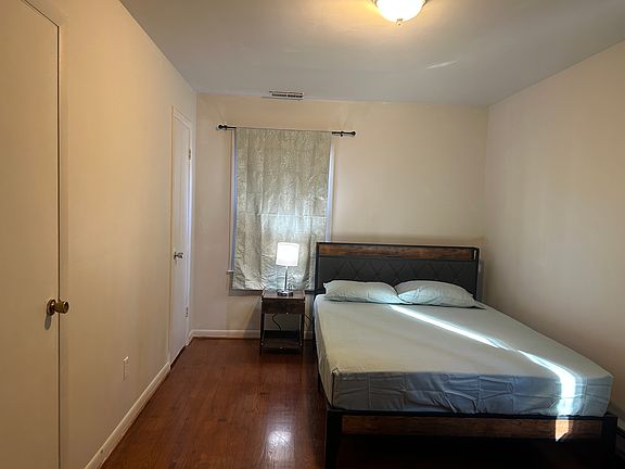 5th image of 106 Commonwealth Cir