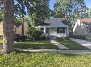 19977 Elkhart St, Harper Woods, MI 48225