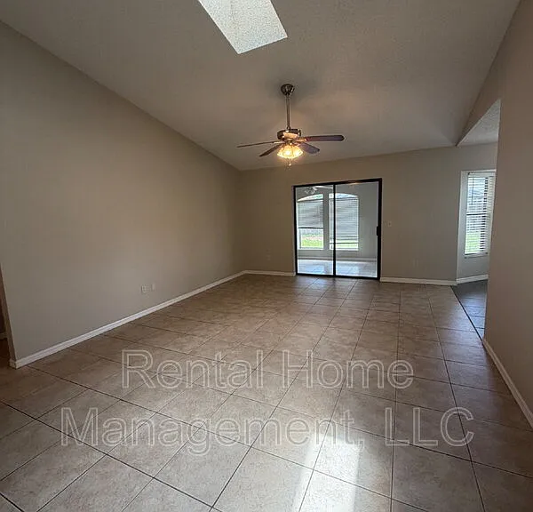 149 Hazel Blvd — Photo 2