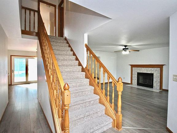 3rd image of 4334 Fox Hills Dr