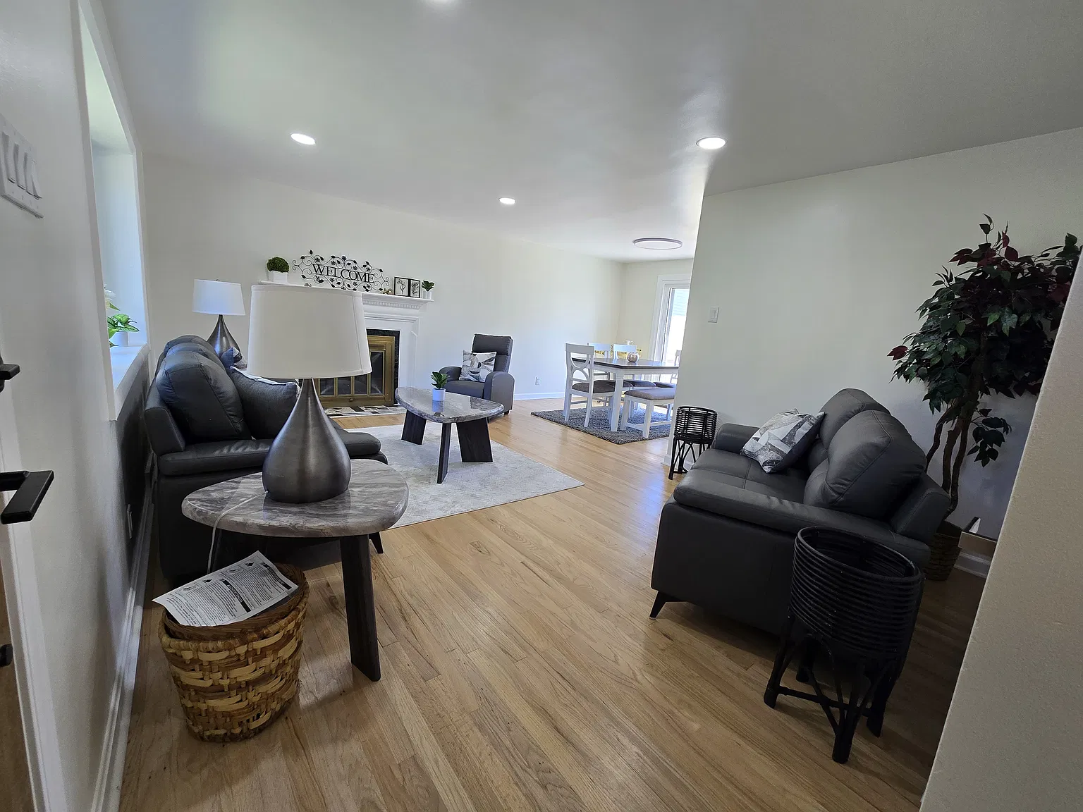 4 bed, 1446 sqft, $2,495 — Photo 2