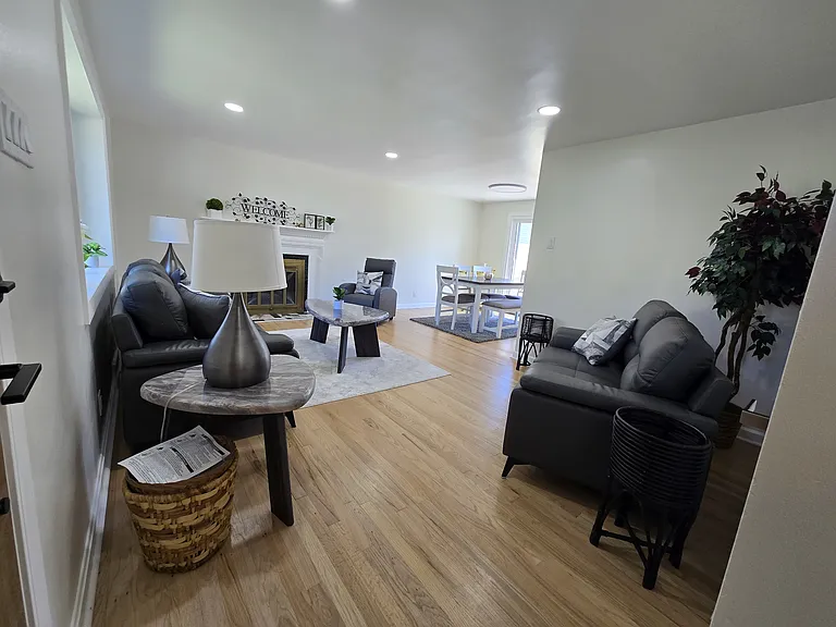2429 Rose Garden Rd — Photo 3