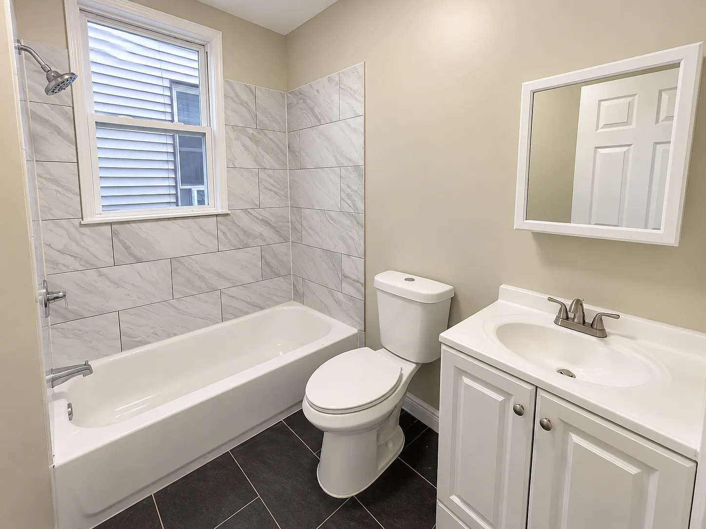 3 bed, 1200 sqft, $2,045 — Photo 2